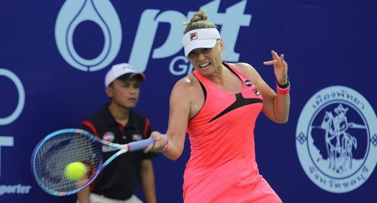 Zvonareva atinge segundos quartos-de-final de 2015