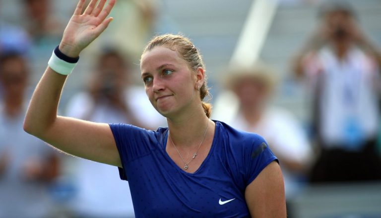 São Petersburgo. Kvitova arrasa Vesnina na estreia; Ostapenko ultrapassa Zvonareva