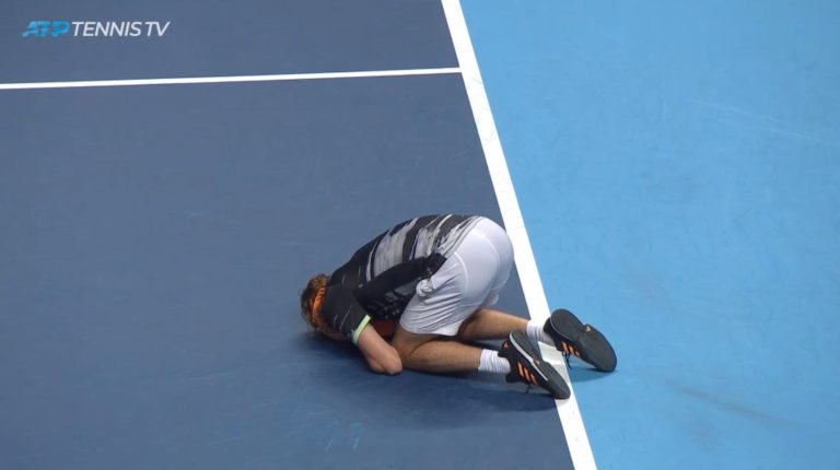 [VÍDEO] O match point que valeu a Tsitsipas o título em Londres