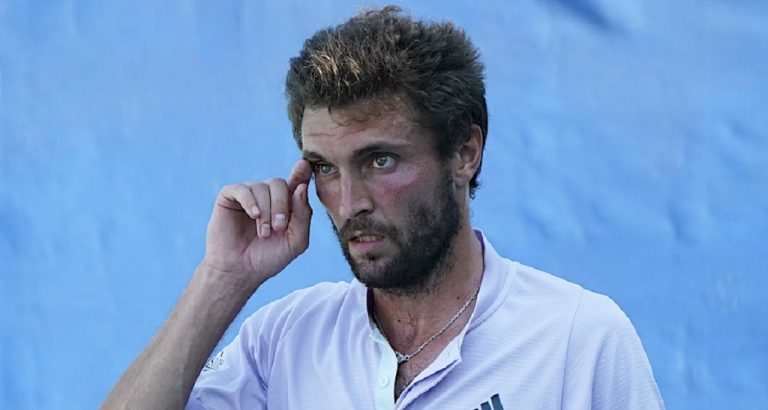 Gilles Simon furioso em Tóquio: «Gostava de levar os organizadores ao court para verem como é»