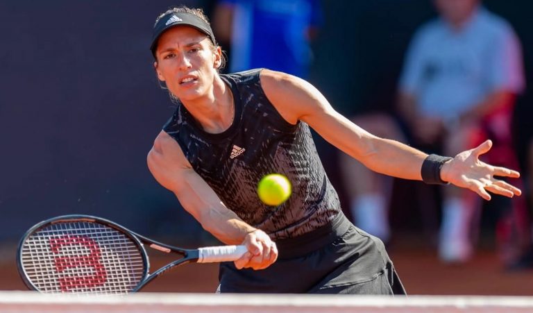 Antiga top 10 partilha reflexão: «As pessoas a quem pagas não são tuas amigas»