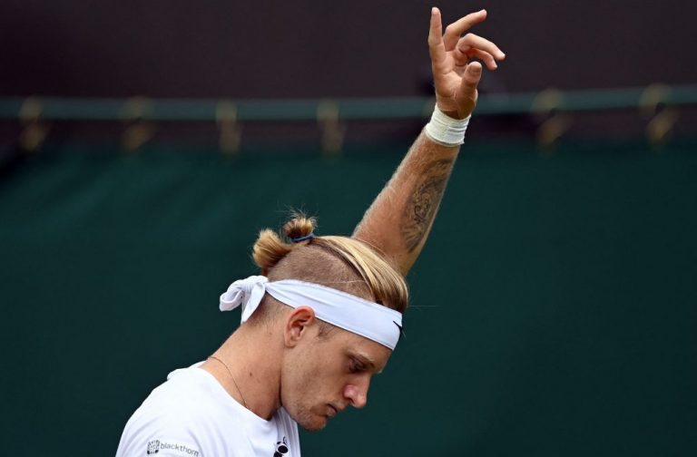 Wimbledon regista duas desistências a menos de 24 horas do início do quadro principal