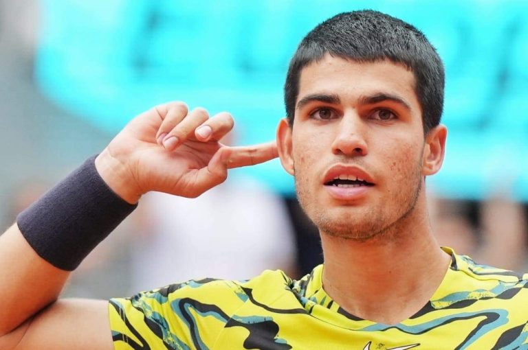 Alcaraz arrepende-se de atirar a raquete ao chão: «Foi uma paragem mental»