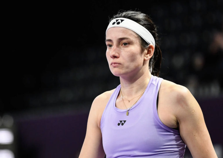 Sevastova estava a caminho das primeiras ‘meias’ desde 2019… e saiu de cadeira de rodas