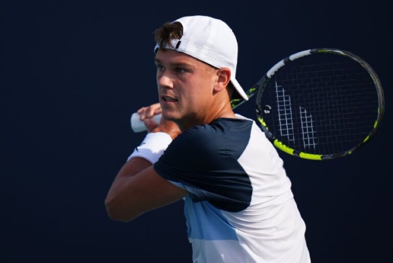 Rune cai frente a gigante Opelka na estreia no Miami Open