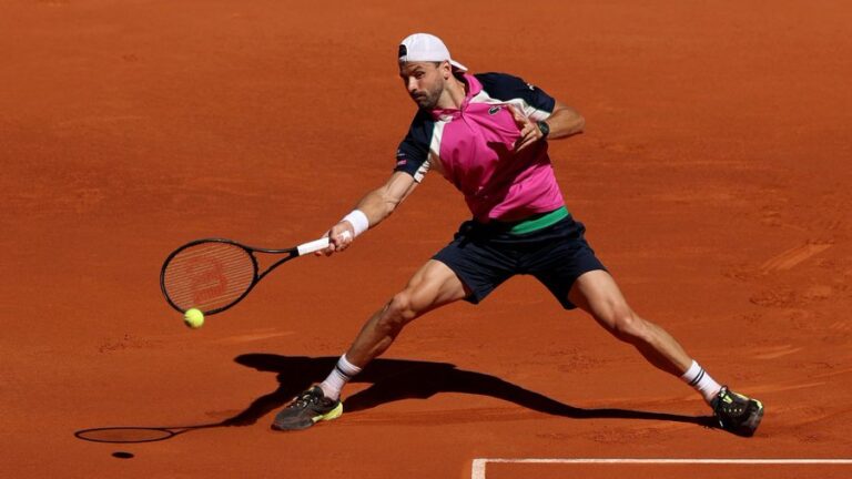 Dimitrov avança para os ‘oitavos’, Mensik segue imparável em Madrid