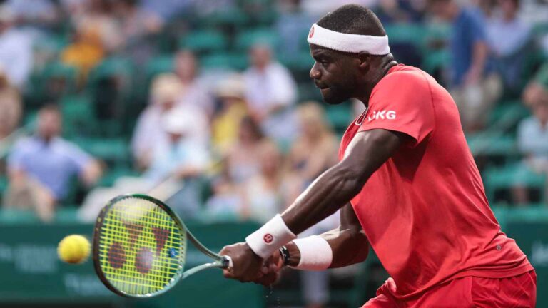 Tiafoe qualifica-se em Houston para as primeiras meias-finais da temporada