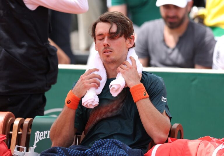 De Minaur destrói o calendário após desilusão em Paris: «Estou esgotado da cabeça»