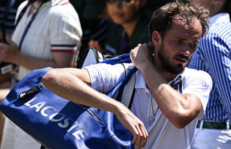 A reflexão de Medvedev sobre o atual momento: «O ténis deixa-me maluco»