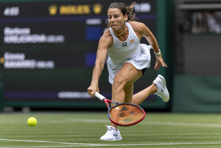 Navarro elimina campeã de Wimbledon e condena Krejcikova a trambolhão no ranking
