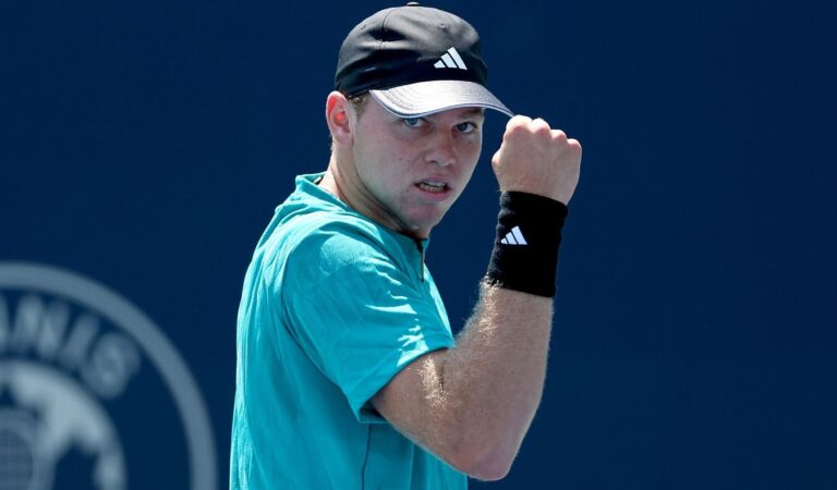 Musetti segue em crise e é surpreendido na 3.ª ronda de Toronto