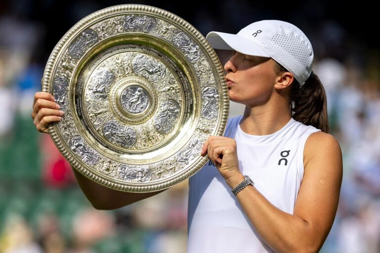 Swiatek emocionada com ano de 2025: «Ganhar Wimbledon mudou a minha vida»