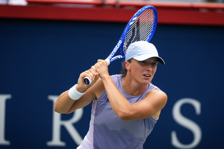 Swiatek aplica mais um corretivo com nona vitória seguida e está nos ‘oitavos’ em Montreal
