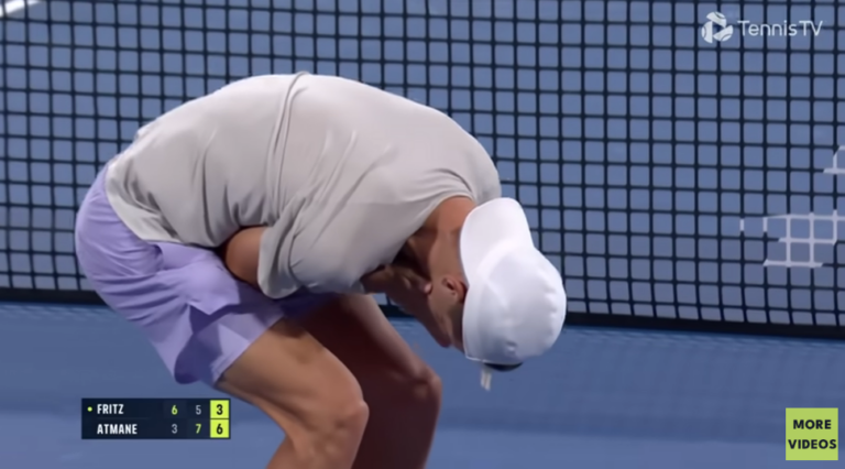 [VÍDEO] Atmane desfez-se em lágrimas após bater Fritz na maior vitória da carreira