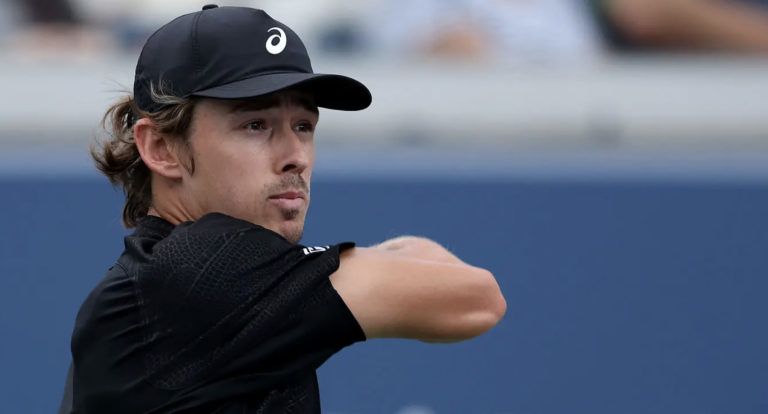 De Minaur passeia e Monfils perde uma das muitas batalhas de cinco sets da noite no US Open