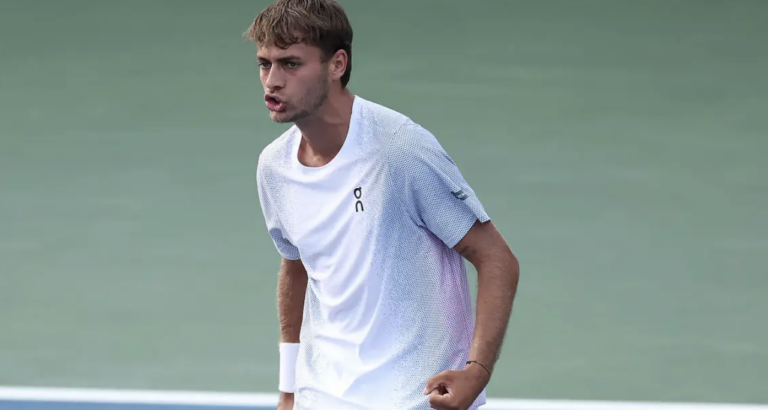 Khachanov e Cerundolo eliminados após liderarem 2-0 em sets; Cobolli e Shapovalov avançam