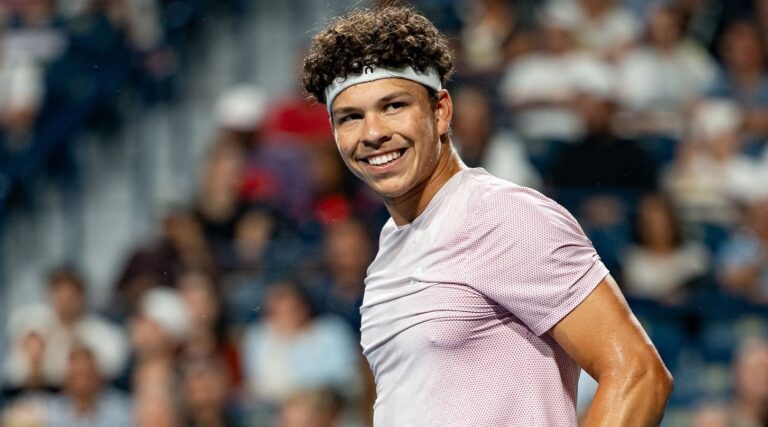 Shelton só sabe ganhar e avança para os ‘quartos’ em Cincinnati