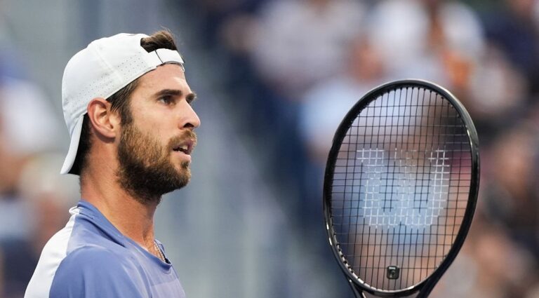 Khachanov vira a página: «Muitas vezes a cabeça fica no torneio anterior»