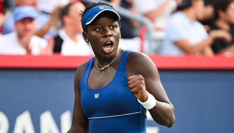 INACREDITÁVEL. Mboko salva match point, bate Rybakina e está na final de Montreal aos 18 anos