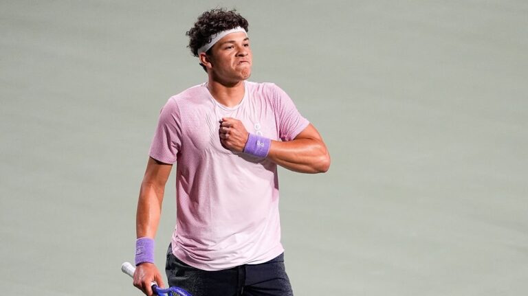 Shelton joga muito e atinge a sua primeira meia-final Masters 1000 da carreira em Toronto