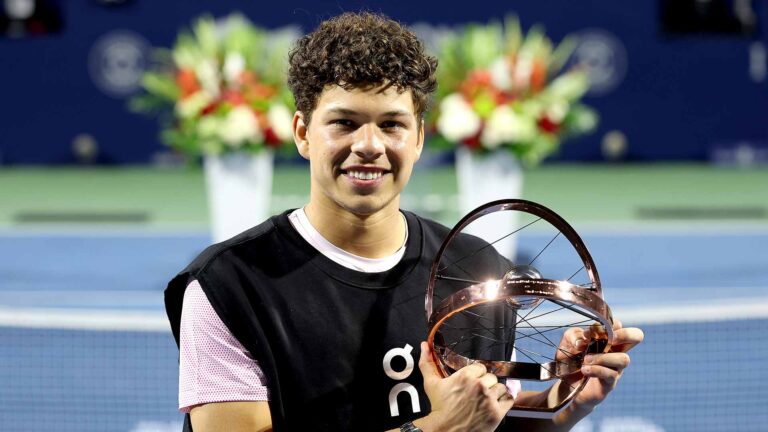 Shelton nas nuvens em Toronto: «Foi a tempestade perfeita»