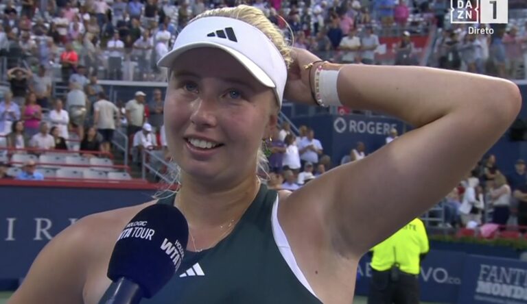Tauson em lágrimas: «Depois de ganhar à Swiatek contaram-me que o meu avô faleceu»