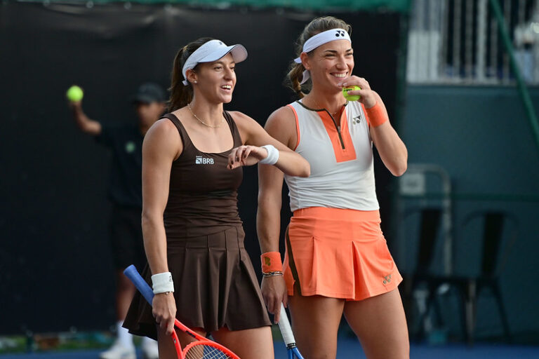 Luisa Stefani e Timea Babos confirmam o favoritismo na estreia do SP Open