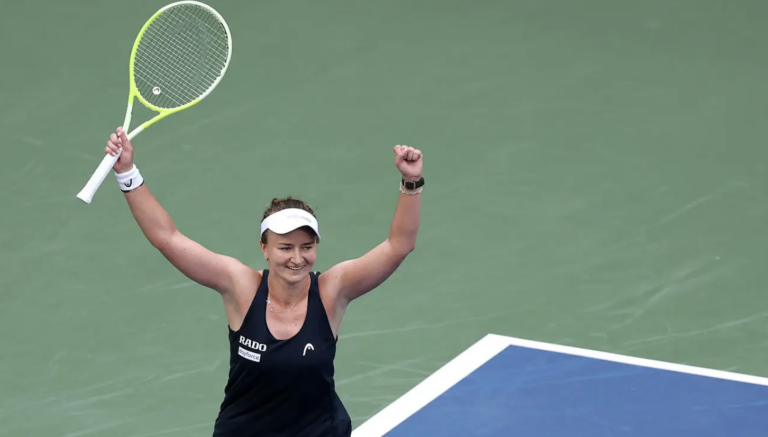 Krejcikova foi a única a vencer numa jornada marcada pela chuva em Seul