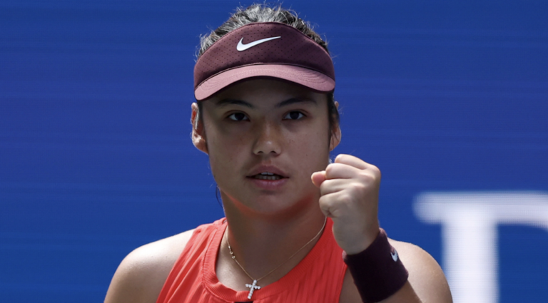 Raducanu resiste a luta e marca encontro com Krejcikova em Seul