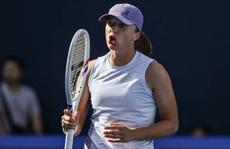 Swiatek entra arrasadora em Wuhan rumo aos oitavos-de-final