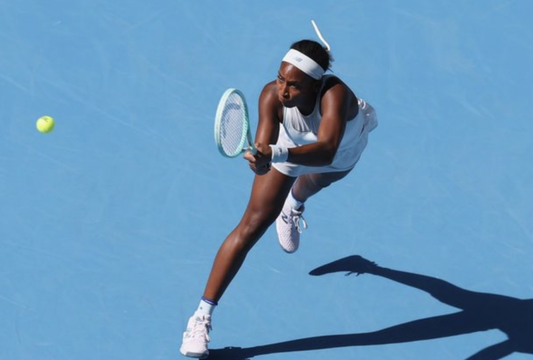 Campeã Gauff vira de set e break abaixo contra Bencic rumo aos ‘quartos’ em Pequim