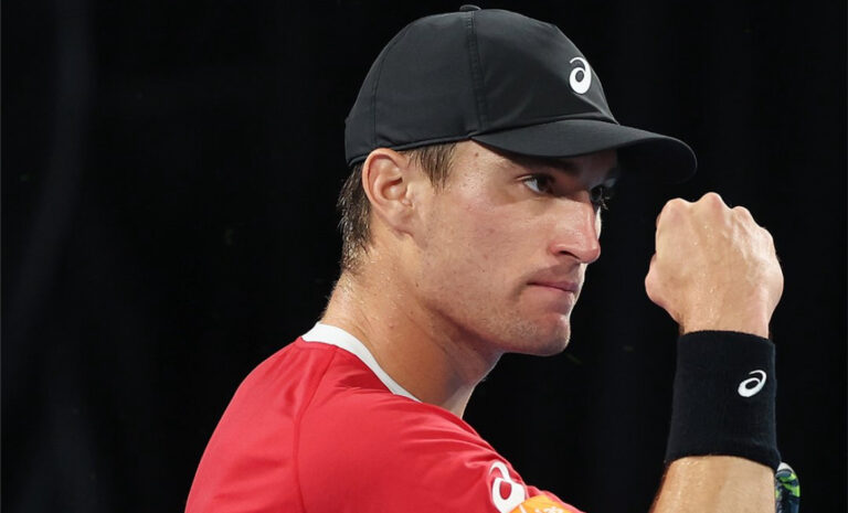 Austrália ameaça reviravolta mas Bélgica completa surpresa rumo às Davis Cup Finals