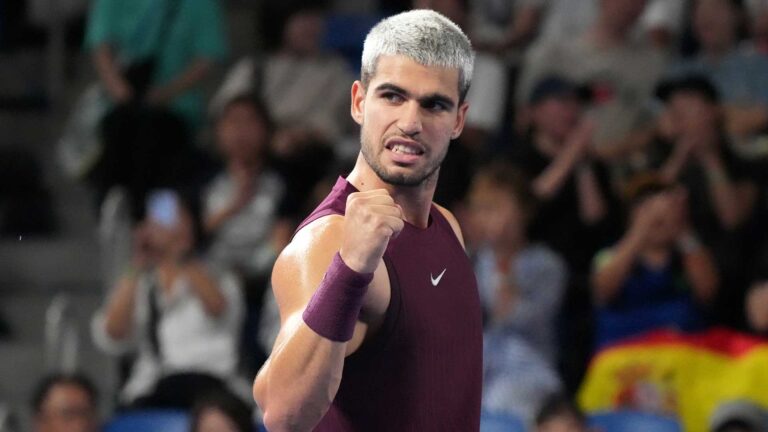 Alcaraz faz nova exibição brutal e está nas meias-finais em Tóquio