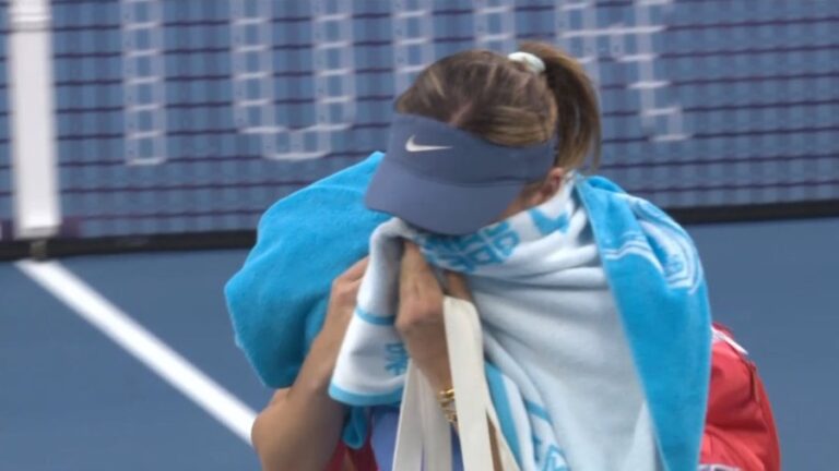 Paolini e Bencic avançam, Badosa retira-se e sai em lágrimas de Pequim