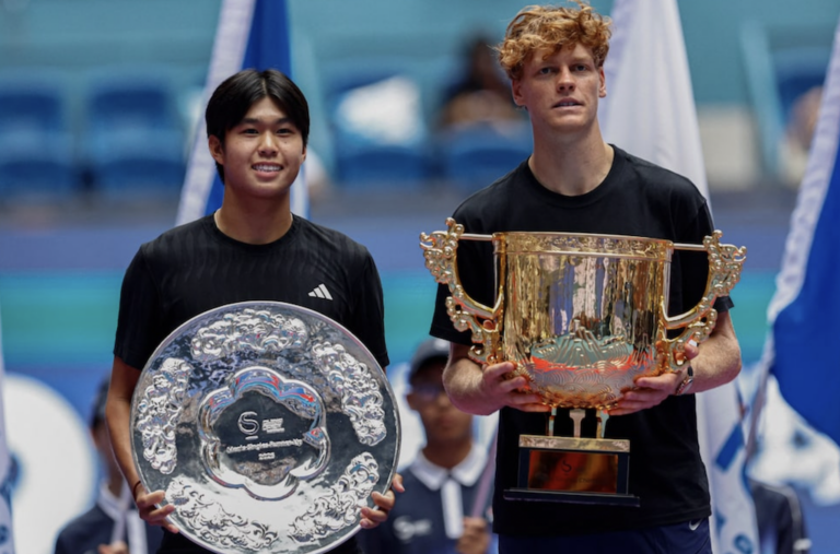 Tien rende-se a Sinner: «É incrível a pressão que mete em todos os momentos»