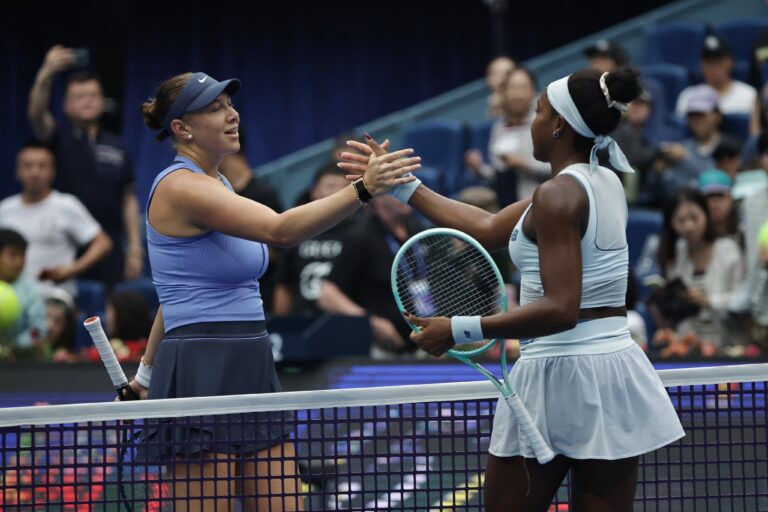 Gauff rendida: «Quando a Anisimova está inspirada não se pode fazer nada contra ela»