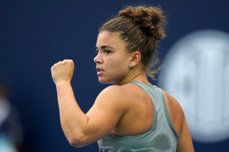 DE LUXO! Paolini atropela por completo e vence Swiatek pela primeira vez rumo às ‘meias’ em Wuhan