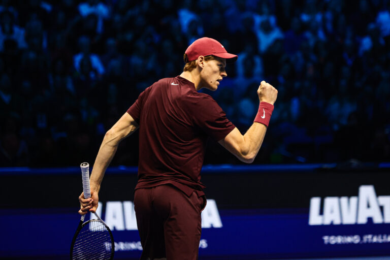 Sinner já vai em 16 sets seguidos nas ATP Finals e segue perfeito para as meias-finais