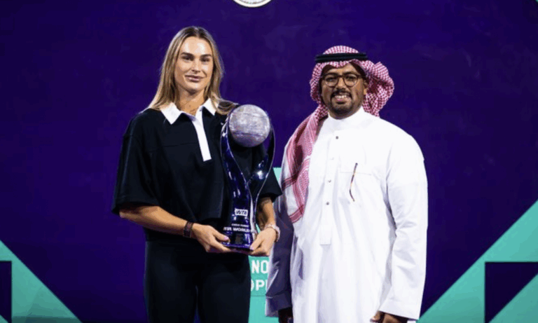 Sabalenka junta-se a clube de lendas que completaram o ano como número um do Mundo