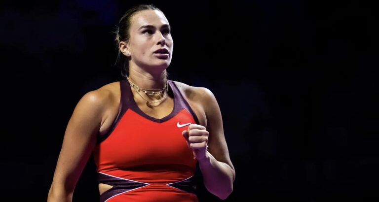Sabalenka arrasa Paolini e entra a ganhar nas WTA Finals