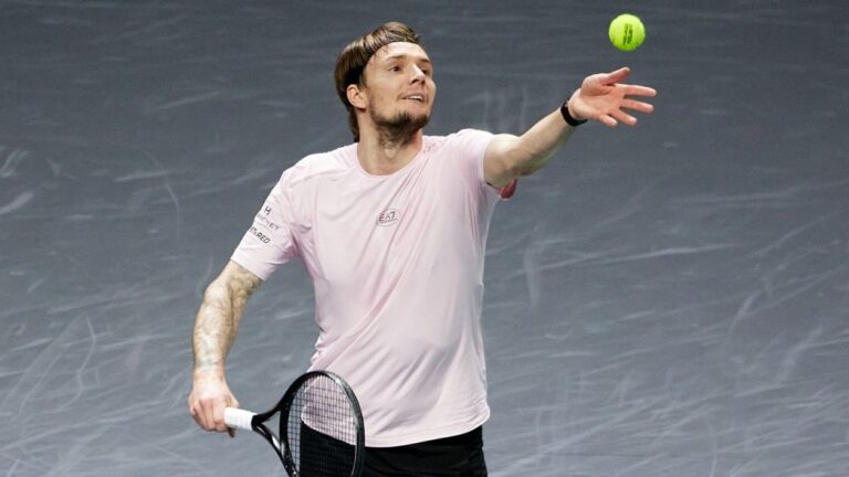 Bublik deixa-se surpreender por lucky loser em Metz e falha top 10, Berrettini avança