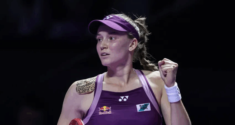 Rybakina brilha mais alto, bate Sabalenka e conquista WTA Finals pela primeira vez