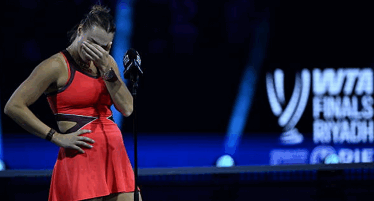 Sabalenka rende-se a Rybakina nas WTA Finals: «Destruíste-me no court…»