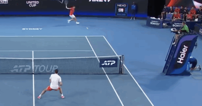 [VÍDEO] A incrível esquerda de Wawrinka que irá deixar saudades no ténis