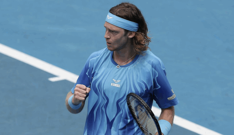 Medvedev, Rublev (marca duelo com Faria) e Paul arrasam rumo à 2.ª ronda