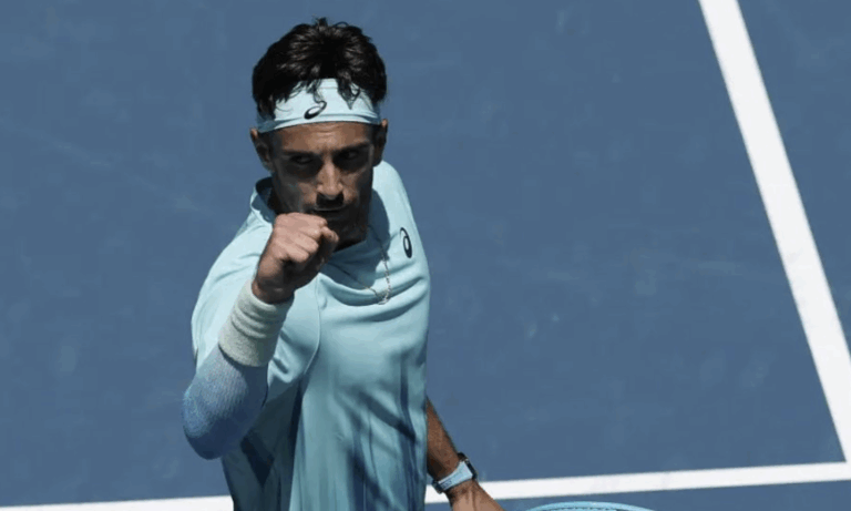 Musetti vira de set e break abaixo rumo à 2.ª ronda do Australian Open