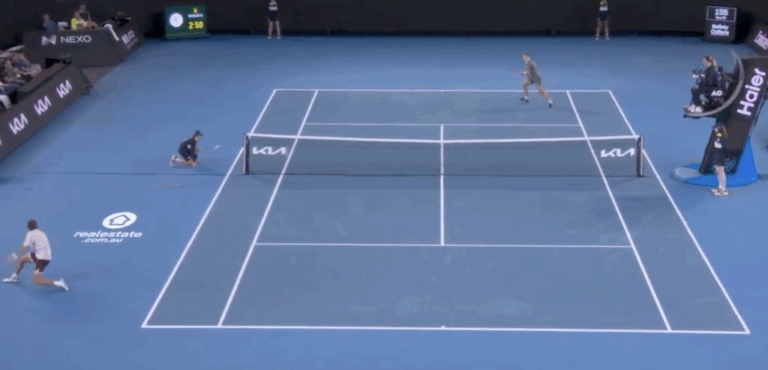 [VÍDEO] De Minaur inventou maneira de ganhar ponto com bola à volta da rede