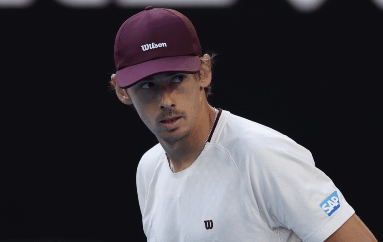 De Minaur vulgariza Bublik e regressa aos quartos-de-final do Australian Open
