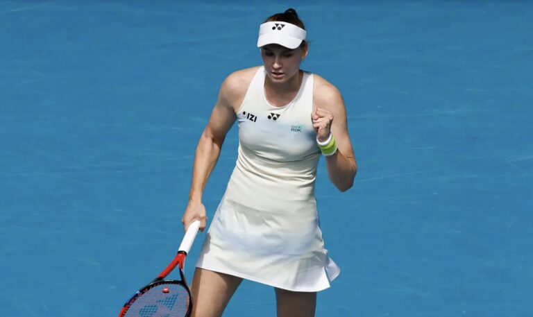 Rybakina derrota Swiatek e regressa às meias-finais na Austrália três anos depois