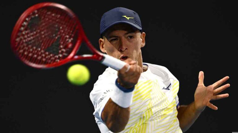 Baez continua perfeito em 2026 e bate Shelton rumo às meias-finais em Auckland
